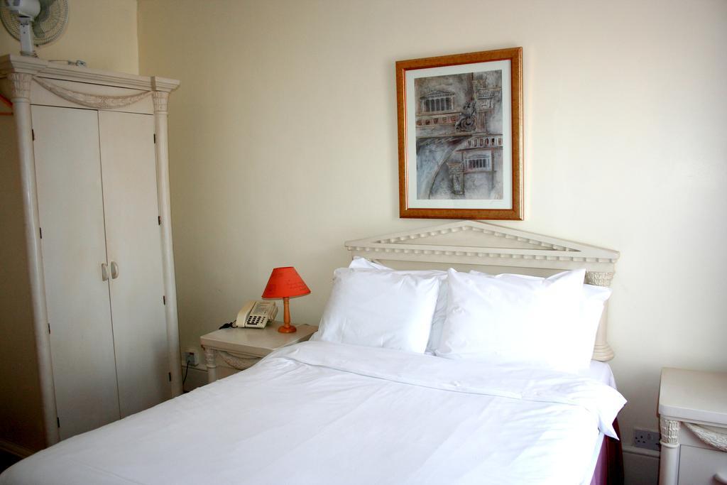 Ilfracombe House Hotel - Near Cliffs Pavilion Саутенд-он-Си Номер фото