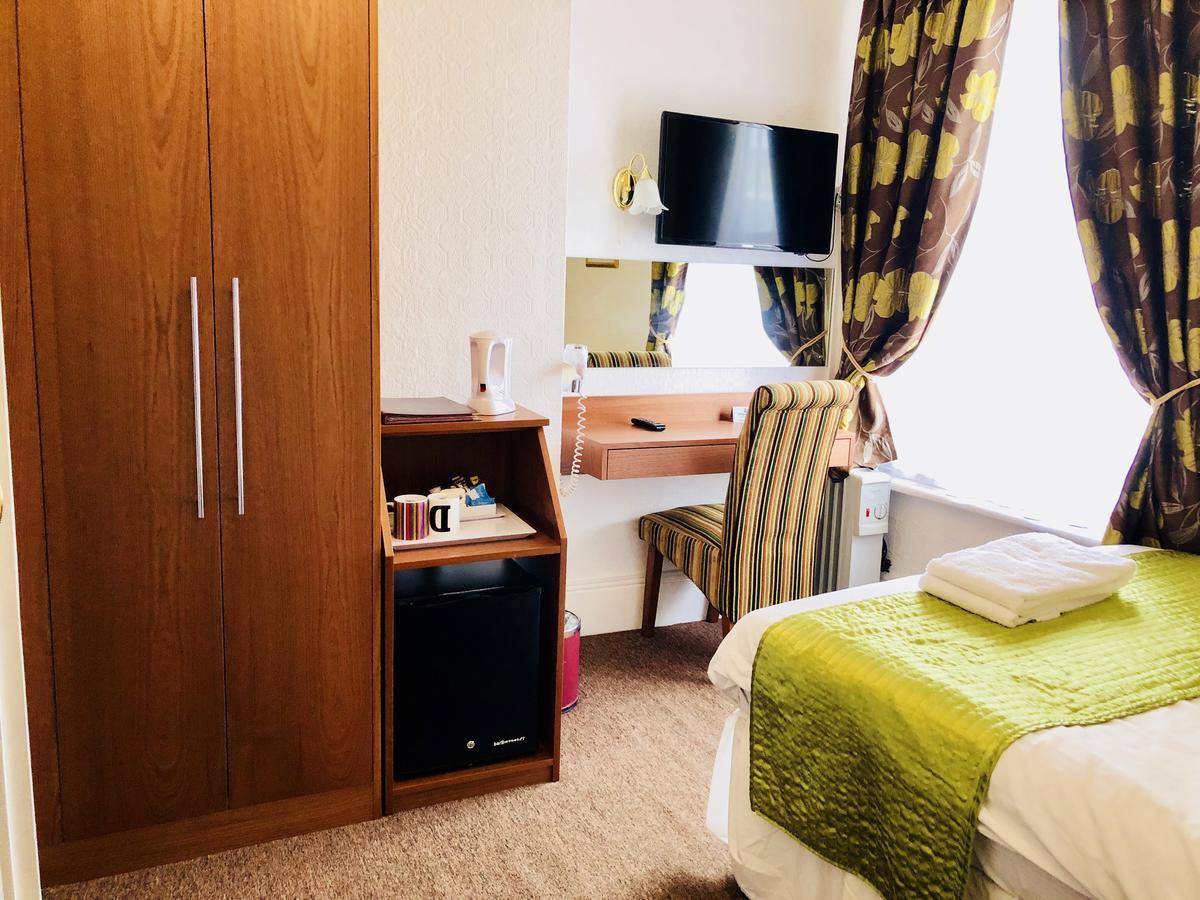 Ilfracombe House Hotel - Near Cliffs Pavilion Саутенд-он-Си Экстерьер фото